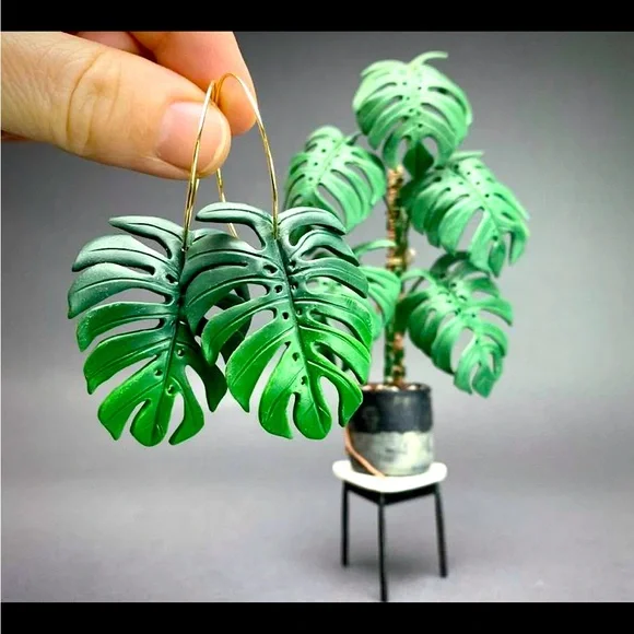 Monstera Gold Hoop Earrings - Picture 3 of 4